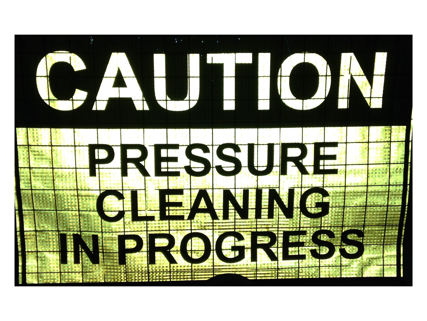 REFLECTIVE CAUTION/WARNING BANNERS