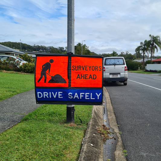 Pole Mounted Roll Up Traffic Control Sign System – 900x600mm – The Ideal Urban Traffic Management Solution